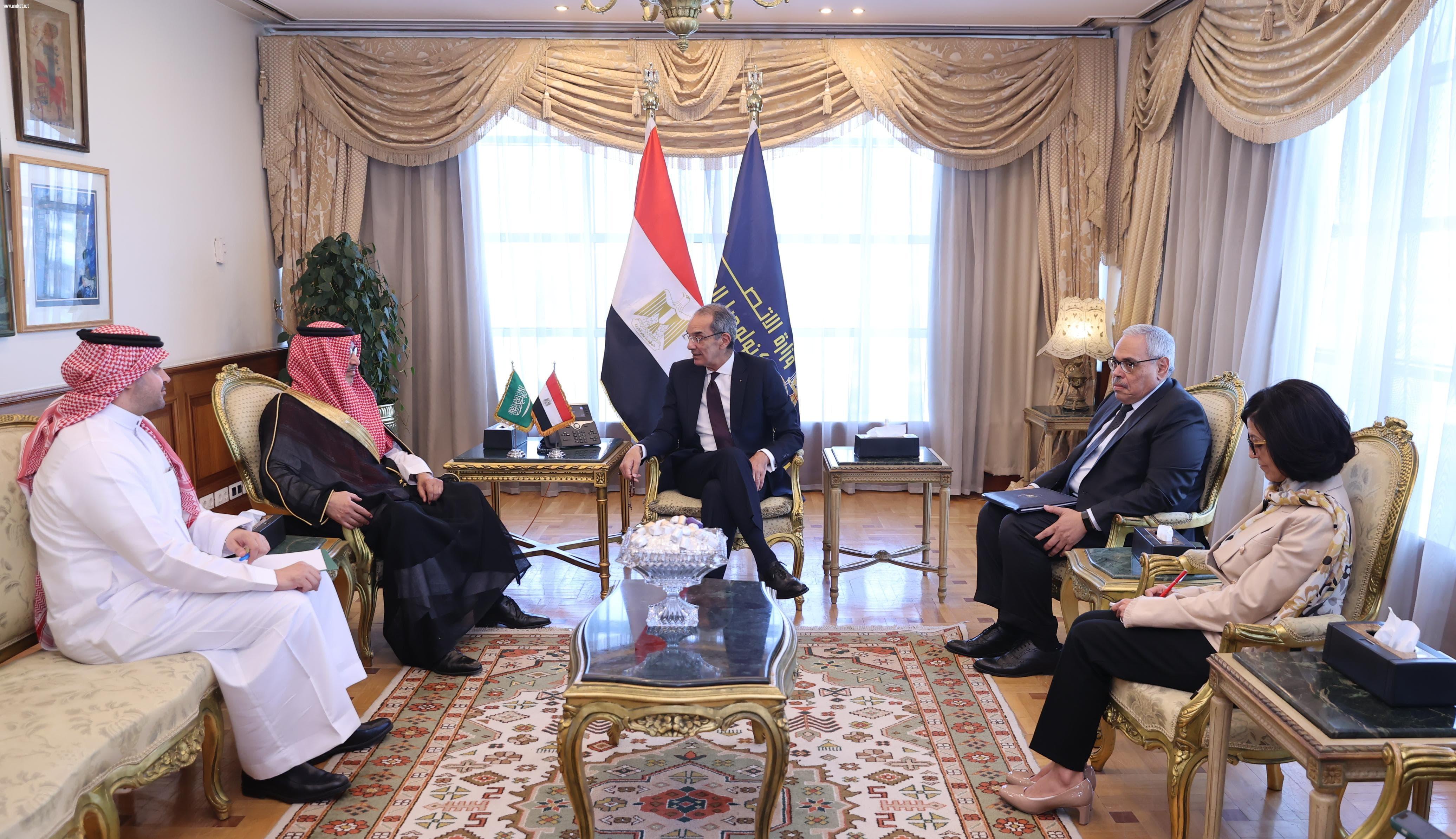 وزير الاتصالات    يبحث مع السفير   السعودى  فتح آفاق جديدة للتعاون   فى مجالات الاتصالات وتكنولوجيا المعلومات