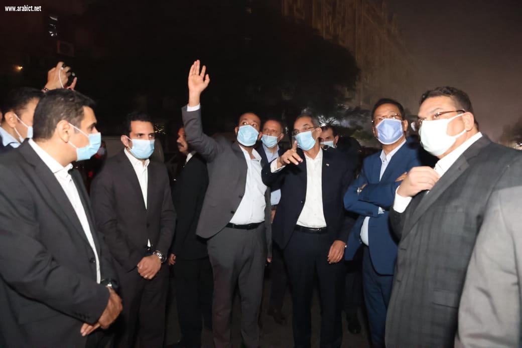 وزير الاتصالات يقطع زيارته للخارج ويتفقد موقع حريق سنترال رمسيس ويزور المصابين بالمسشفيات