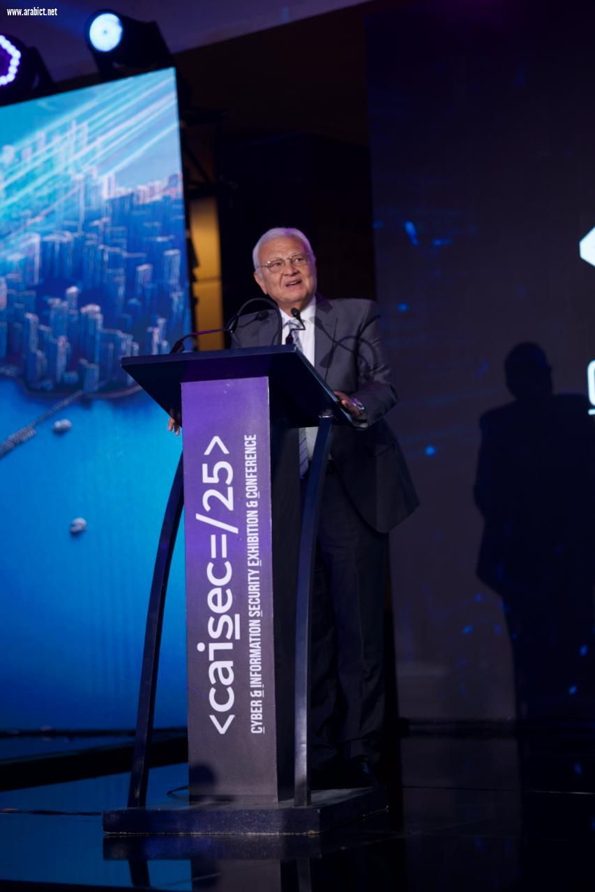 CAISEC’25 يكرم المهندس عاطف حلمي وزير الاتصالات وتكنولوجيا المعلومات الأسبق