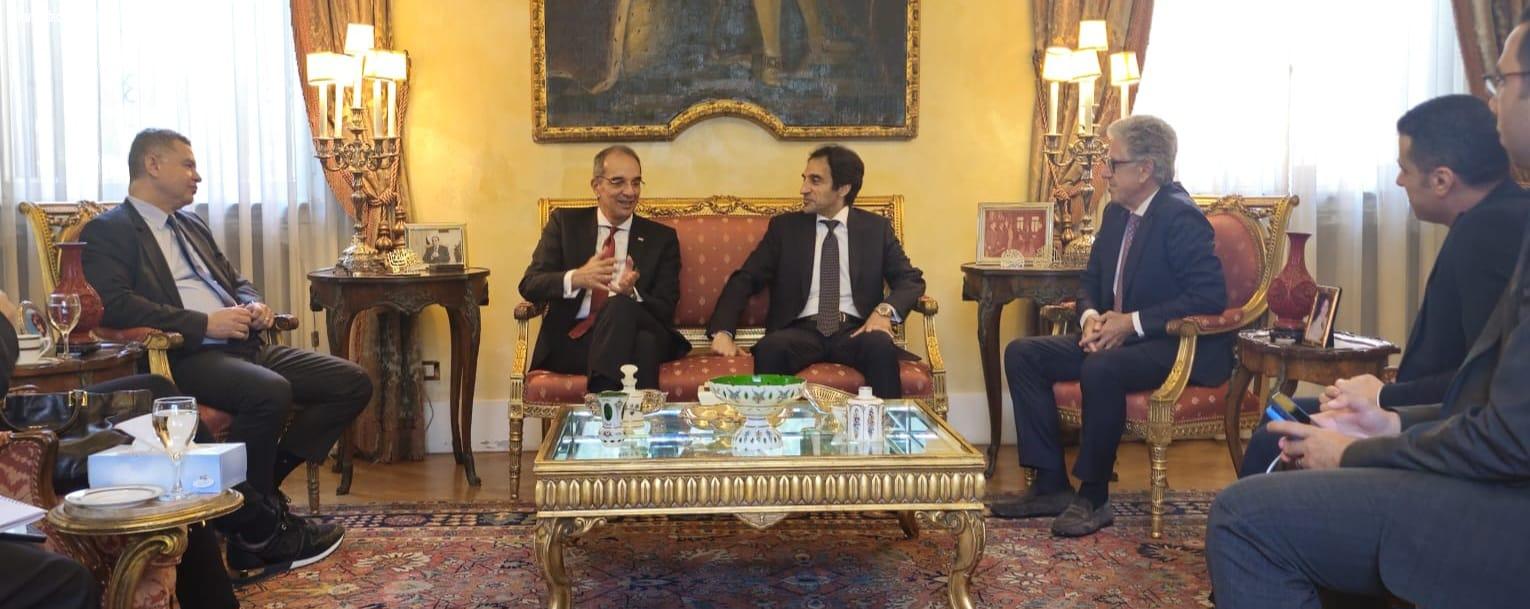 وزير الاتصالات وتكنولوجيا المعلومات يبحث فى روما مع مسئولى كبرى شركات التكنولوجيا العالمية فرص زيادة استثماراتها فى مصر