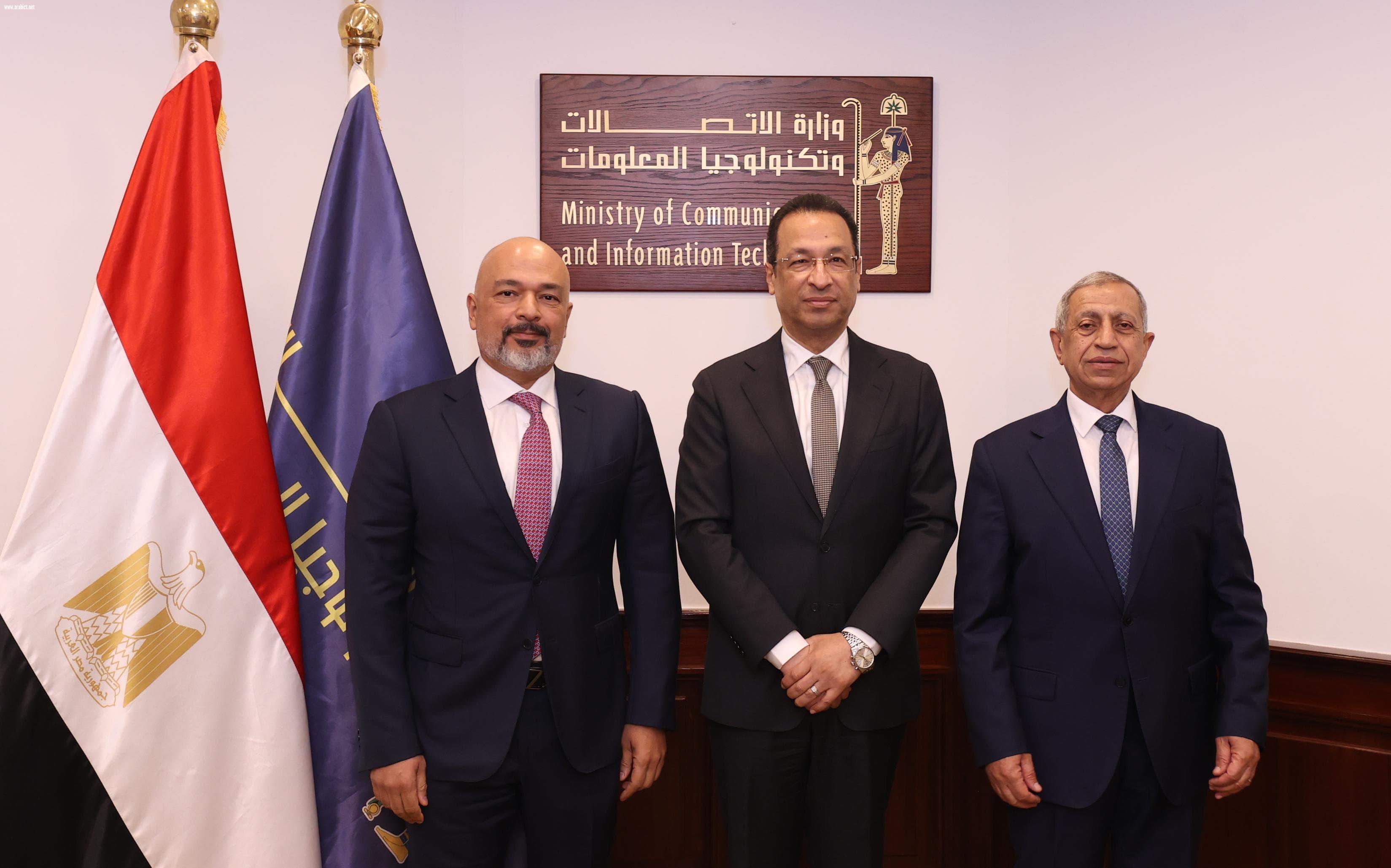 بحضور وزير الاتصالات.. توقيع اتفاقية شراكة بين الأكاديمية العربية للعلوم والتكنولوجيا  وشركة إي آند مصر لإنشاء مختبرات متطورة للاتصالات السلكية واللاسلكية 