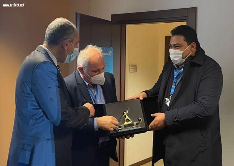 تعاون بين 