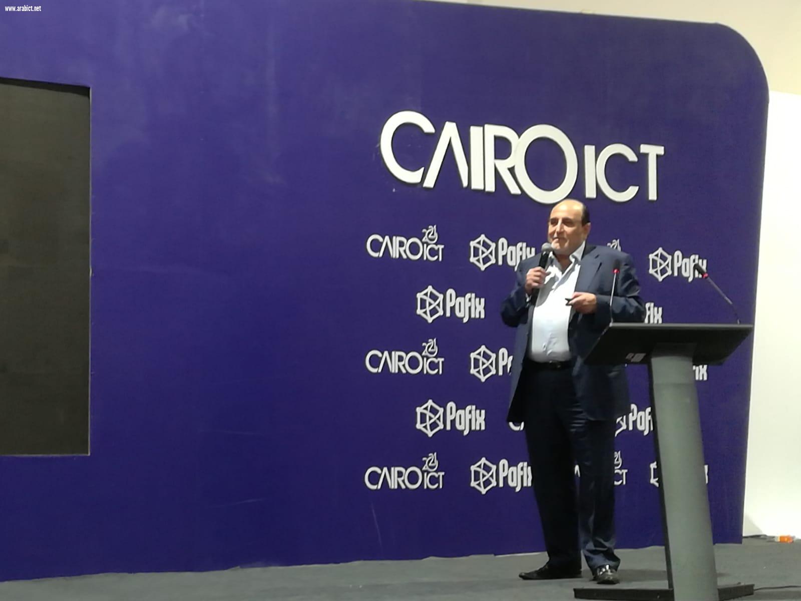 عثمان سلطان يستعرض فى cairo ict رحلة مبسطة للعالم الرقمي منذ 2005 حتى 2013.
